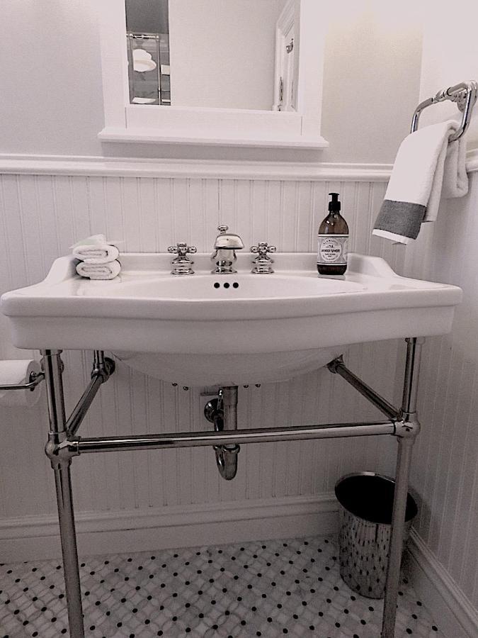 Garden Level Flat In 1885 Queen Anne Victorian Cottage In Alameda Luaran gambar